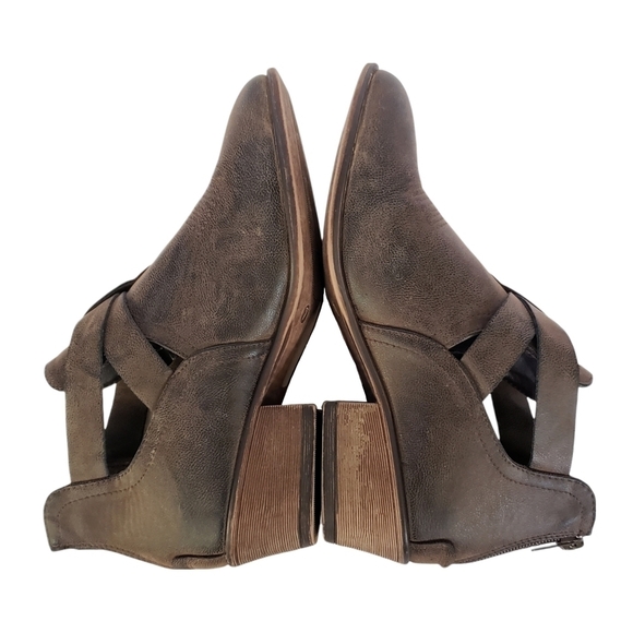 Pierre Dumas brown pointed toe Western faux leather booties- size 7 - Picture 4 of 10